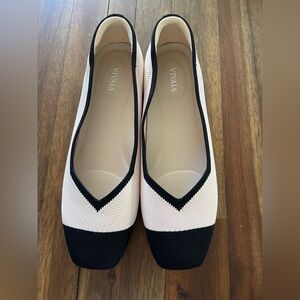 VIVAIA Square-Toe V-Cut Flats (Margot 2.0)cream ivory and black